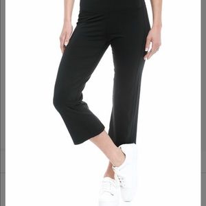 NWT Gaiam black 20” Om straight-leg capri yoga leggings